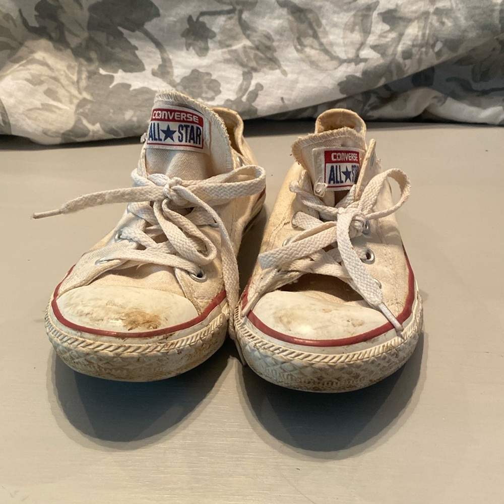 Distressed converse white low tops size kids 3 or women’s 6